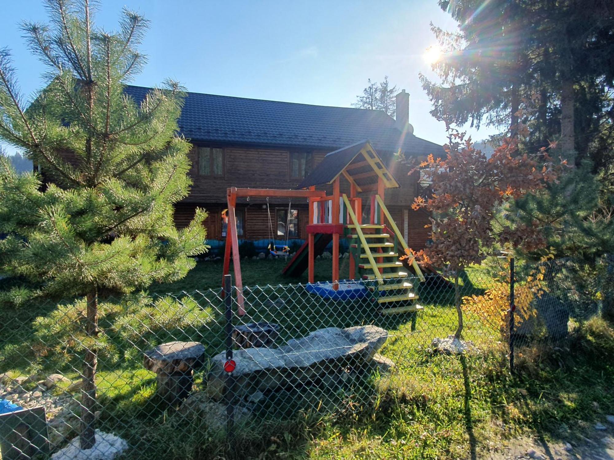 Hotel Krym à Yaremtche Extérieur photo